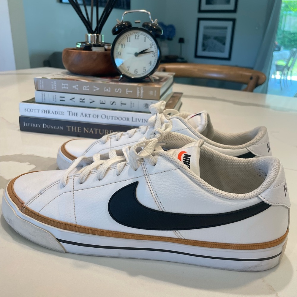Nike White and Black Classic Sneakers